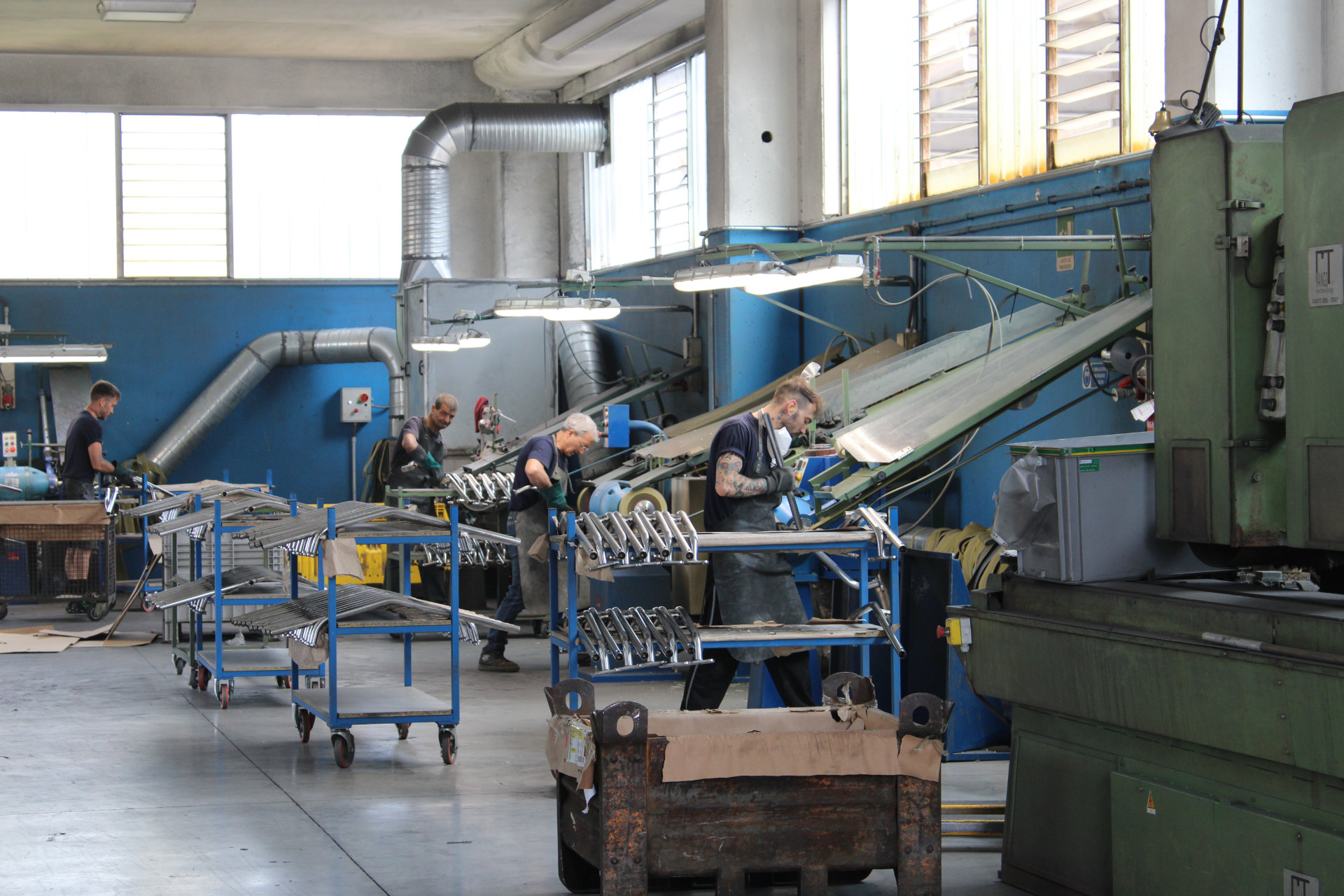 Lavoro manuale di SL plutura metalli